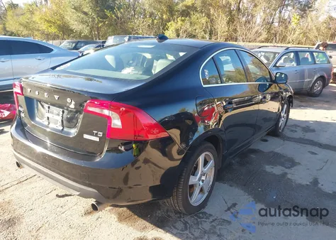2013 Volvo S60 T5 z USA, uszkodzony, nr VIN YV1612FS2D2186379